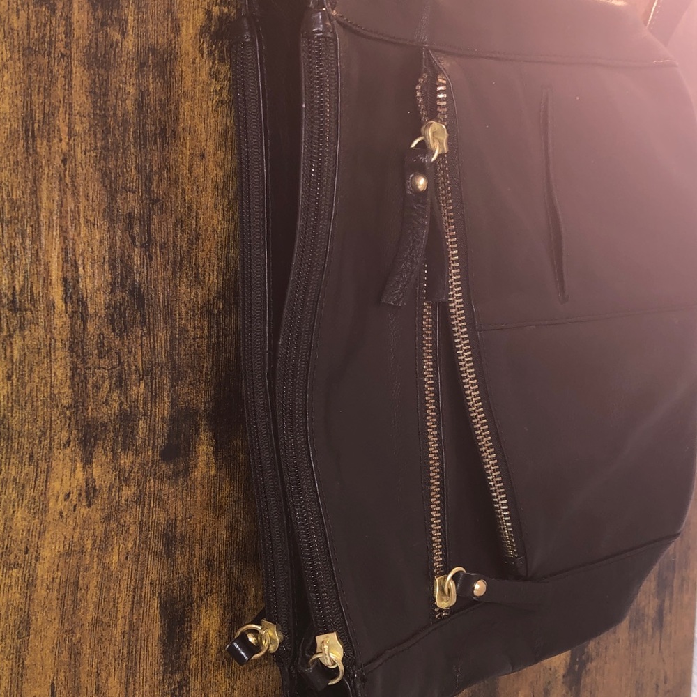 Great American LeatherWorks Leather Crossbody Bag - Picture 5 of 11